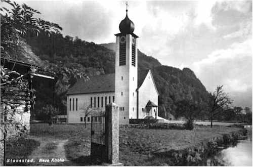 Die Kirche in den 50iger Jahren. Dieses Bild zierte während Jahren das Titelbild unseres Pfarrblattes.